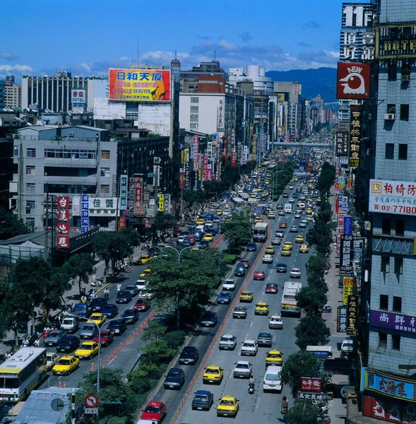 忠孝東路 左邊是sogo忠孝店位址.jpg