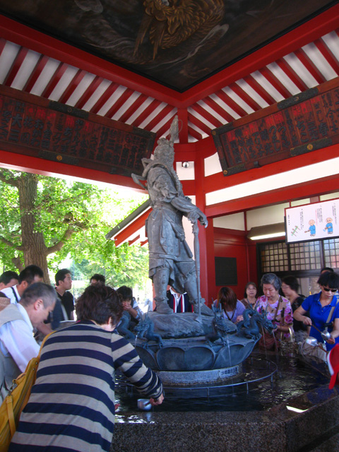 asakusa_temple_2.jpg