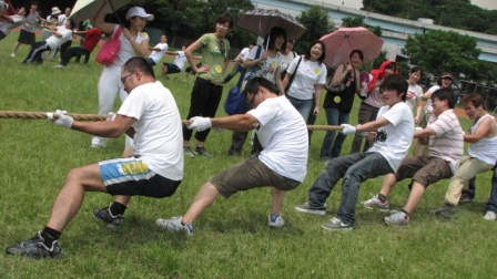 結束後還躺平在地上