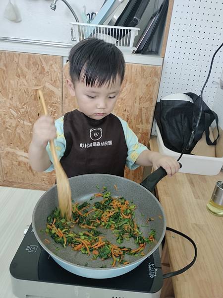 趴趴熊烹飪課-蔬菜、麵粉，好朋友