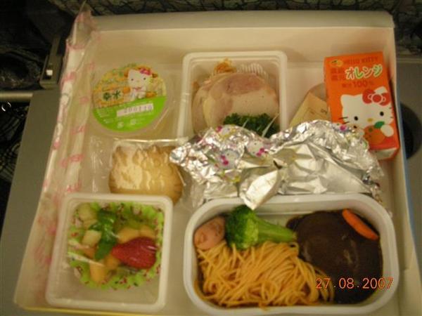 960827-I飛機上的餐點01 兒童餐.JPG