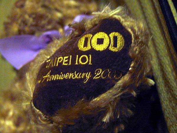 「101隻熊熊幫助101個小孩」台北101名人限量版紀念熊--李康宜