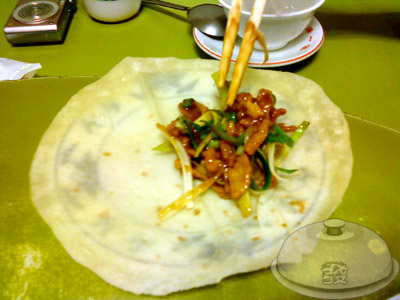 四海一家餐廳-菜色-荷葉餅+京醬肉絲2.jpg