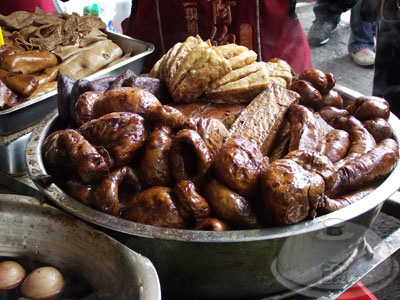 大溪老街-中正公園2-榕樹下老阿伯現滷豆干2