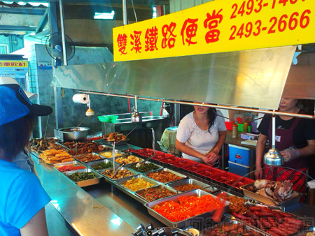 雙溪半日遊-香甜小吃02雙溪鐵路便當