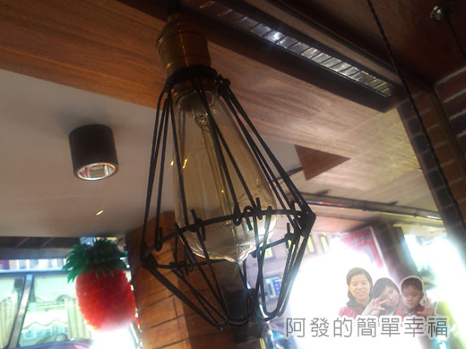 板橋-路易莎咖啡09鋁線燈飾