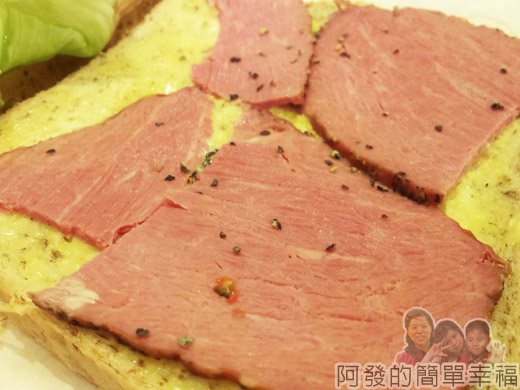 板橋-路易莎咖啡19全麥黑胡椒牛肉三明治