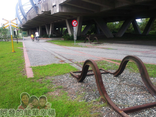 冬山河自行車專用道30車站旁的自行車道