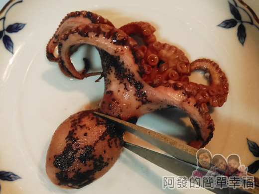 茶香五味章魚06-由頭與足間剪斷