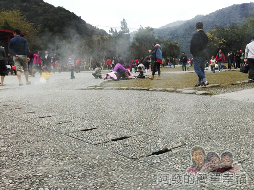 宜蘭大同清水地熱46-水溝中冒出的熱氣.jpg