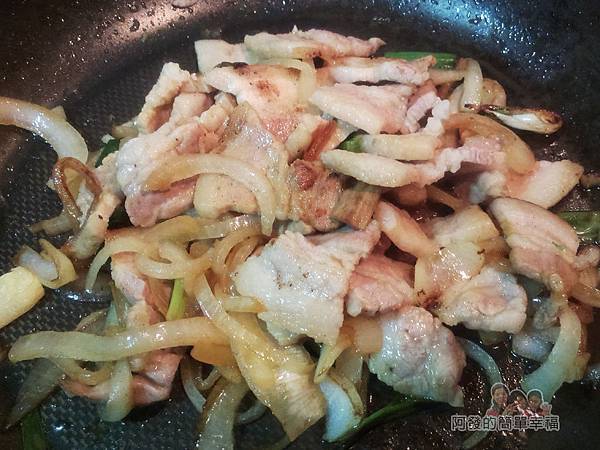 NEW-韓式泡菜炒肉片05-炒至8-9分熟