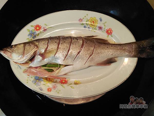 清蒸梅子鱸魚06-蒸魚7分鐘