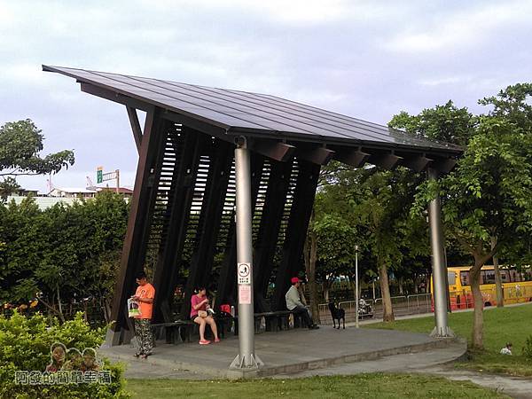 錦和運動公園05-木構光電涼亭