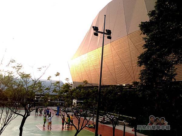 錦和運動公園27-中和國民運動中心與籃球場