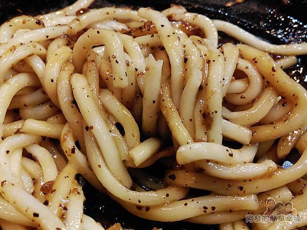 樂華夜市-小野牛牛排13-鐵板麵(黑椒)