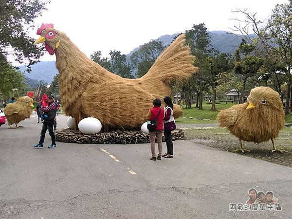 2016宜蘭綠色博覽會07-大型雞與小雞造景