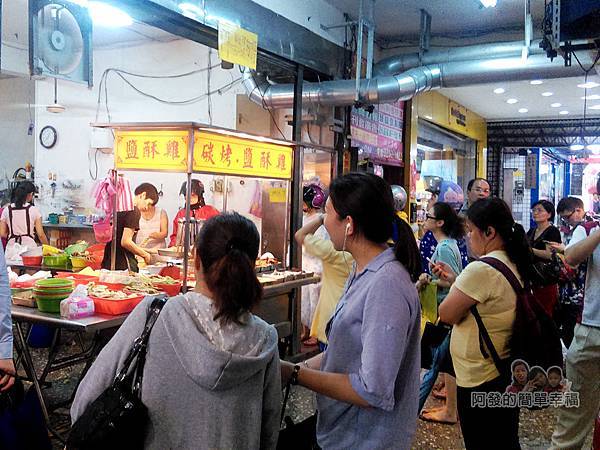 後港碳烤雞排烤肉02-即使是下雨還是很多人