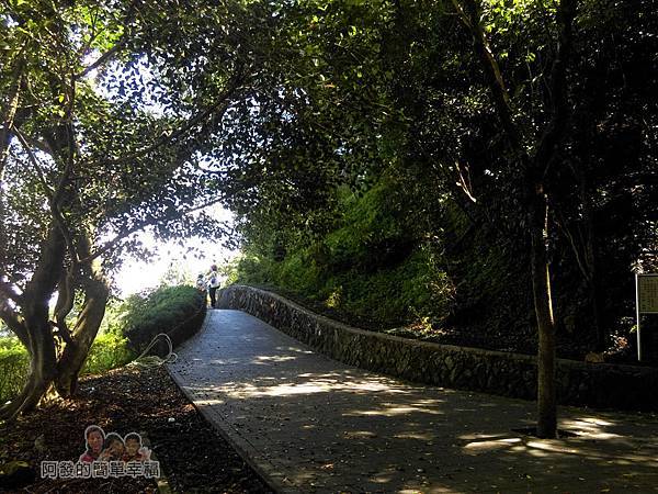 三峽白雞行脩宮16-通往行脩宮後方山腰步道