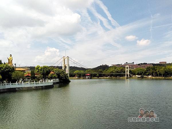 龍潭大池37-忠義橋上龍潭大池一景