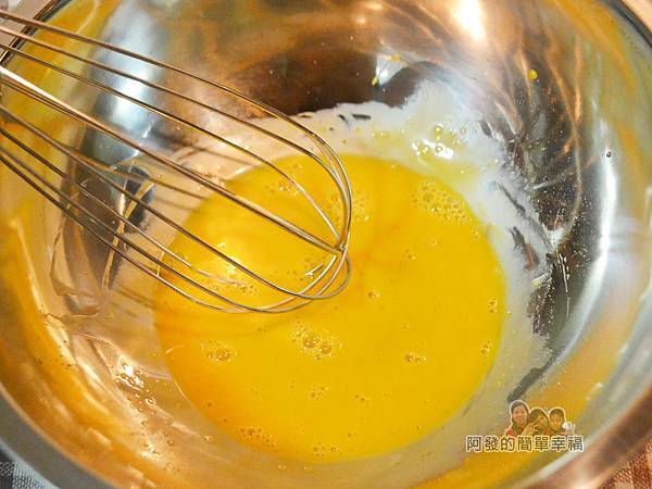 手打蒜味美乃滋03-攪拌均勻 手打蒜味美乃滋03-攪拌均勻