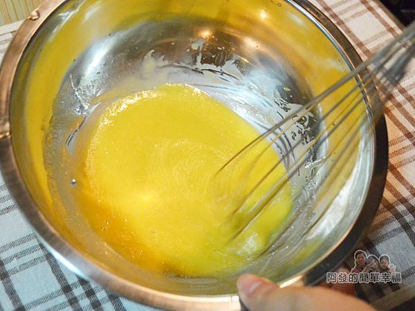 手打蒜味美乃滋05-攪拌均勻 手打蒜味美乃滋05-攪拌均勻