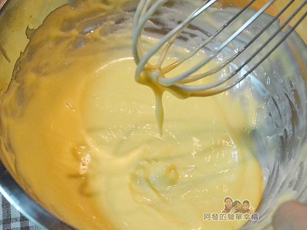 手打蒜味美乃滋07-打到濃稠狀 手打蒜味美乃滋07-打到濃稠狀