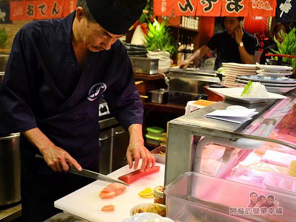 新宿食事處10-十分專注的老師傅