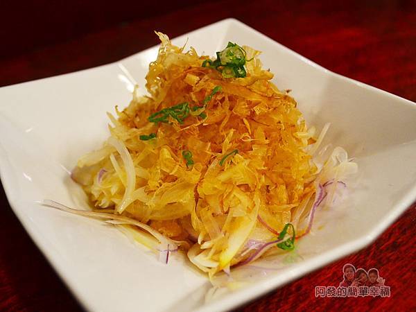 新宿食事處21-洋蔥絲沙拉-大量的柴魚片
