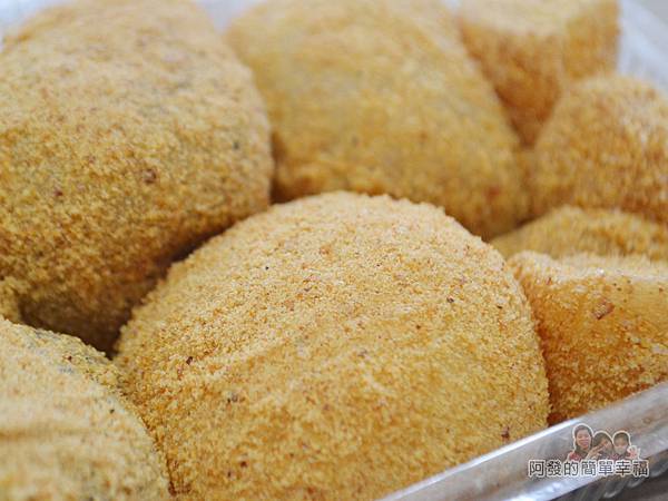 不老麻糬11-麻糬表面滿滿的花生粉 不老麻糬11-麻糬表面滿滿的花生粉