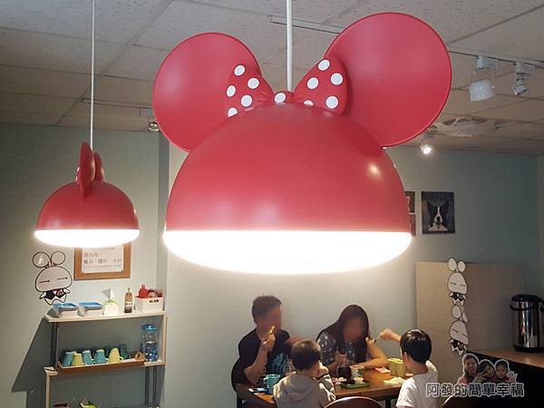 瑞比早午餐07-可愛的燈飾-2
