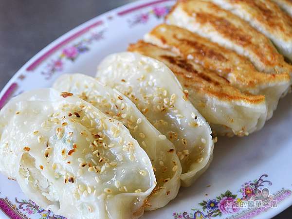 新北市三峽食記 鍋貼王子在地超高人氣排隊美食 中式銅板早餐之鍋貼 蛋餅 銅板美食 三峽排隊美食 阿發的簡單幸福