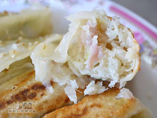 新北市三峽食記 鍋貼王子在地超高人氣排隊美食 中式銅板早餐之鍋貼 蛋餅 銅板美食 三峽排隊美食 阿發的簡單幸福