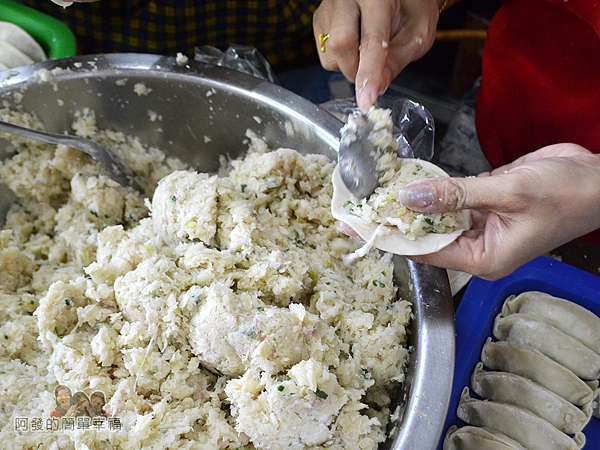 新北市三峽食記 鍋貼王子在地超高人氣排隊美食 中式銅板早餐之鍋貼 蛋餅 銅板美食 三峽排隊美食 阿發的簡單幸福