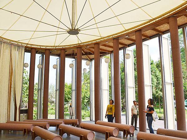 紙教堂25-挑高的內部空間 紙教堂25-挑高的內部空間