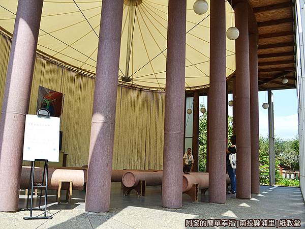 紙教堂26-一根根紙製大柱 紙教堂26-一根根紙製大柱