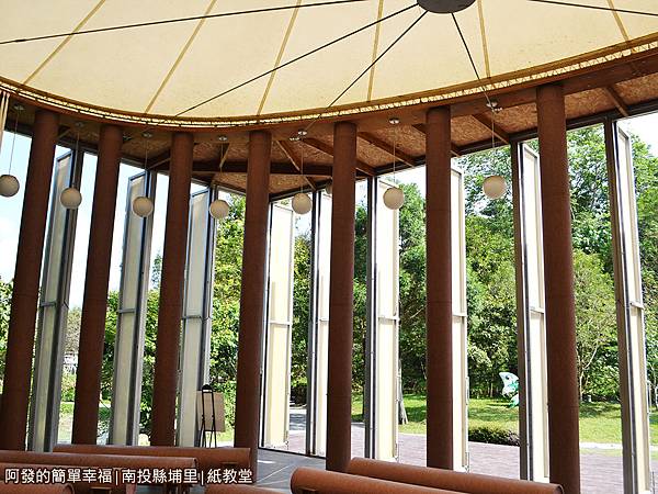 紙教堂31-紙教堂內朝外一隅 紙教堂31-紙教堂內朝外一隅