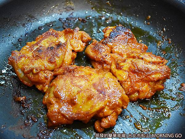 MorningGo10-煎鍋上的雞腿排.JPG