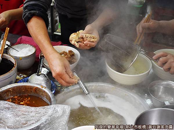 黃石謝家肉羹油飯05-現捏現煮.JPG