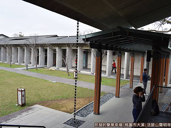 法鼓山齋明寺21-齋堂與禪堂間廊道.JPG