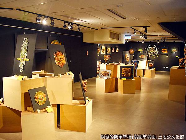 土地公文化館10-弄獅特展-台南安平劍獅50件作品展區.JPG