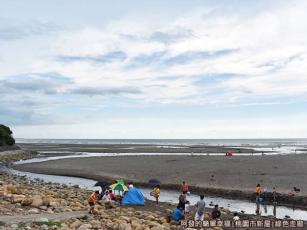 新屋綠色走廊02-濱海沙灘人潮.JPG