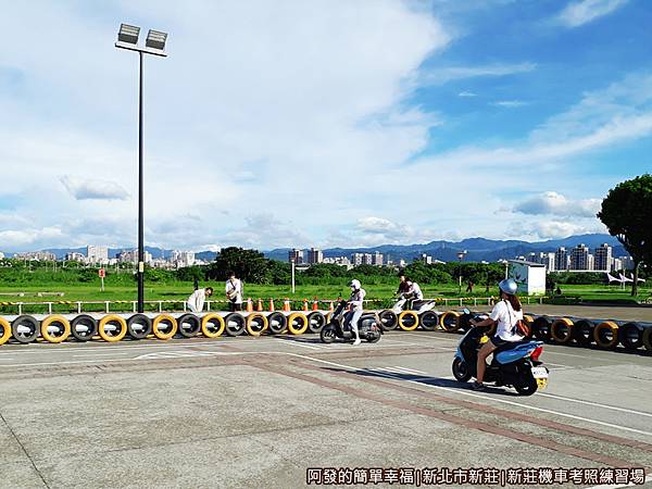 新莊機車考照練習場10-交叉路口.jpg