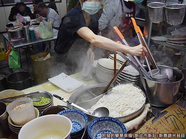 新泰路米苔目03-煮食台.JPG