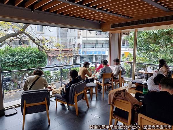 星巴克天玉門市06-愜意的大片玻璃窗旁.jpg 星巴克天玉門市06-愜意的大片玻璃窗旁.jpg