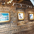 巫登益當代藝術園區08-美術館石壁迴廊畫作.jpg