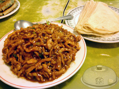 四海一家餐廳-菜色-荷葉餅+京醬肉絲1.jpg