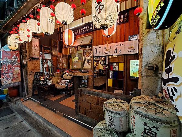 新莊美食推薦/摩多居酒屋 新莊廟街美食燒烤酒場/晚餐、宵夜/