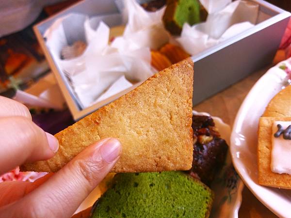 喜餅推薦/彌月禮盒推薦/高雄喜餅/佐伊甜室（繁花盛開禮盒冷凍