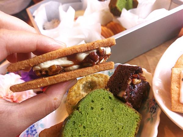 喜餅推薦/彌月禮盒推薦/高雄喜餅/佐伊甜室（繁花盛開禮盒冷凍