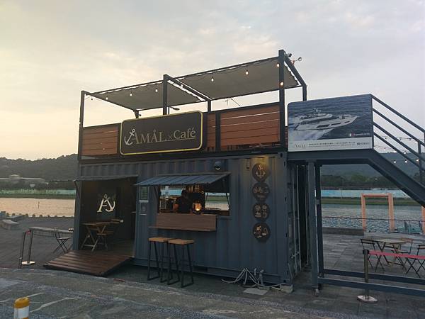 台北大佳河濱公園咖啡廳推薦/Amal cafe'/奧莫爾遊艇